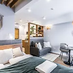 Lucylla شقة فندقية 4*