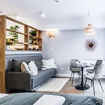 Lucylla شقة فندقية 4*
